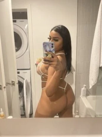 Naomi Anal