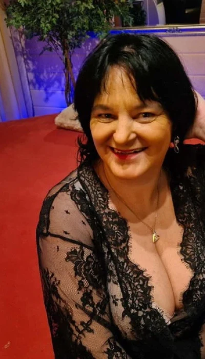 Renata Im Haus Papillon