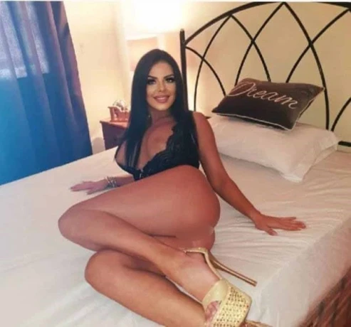 Karla Im Casa Bella 4