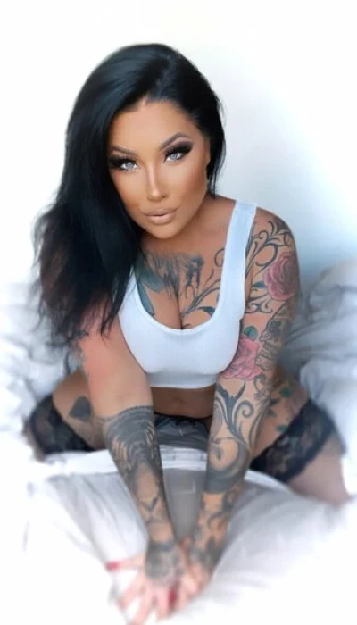 Curvy Chayenne