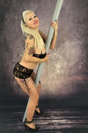 SEXY PAMELA