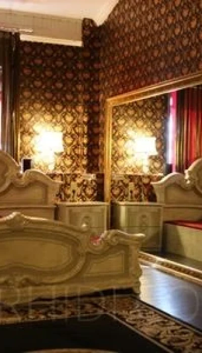 FRANZIS VILLA POMPÖS
