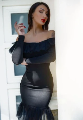 Lady Alira De Vil Im Studio Centric