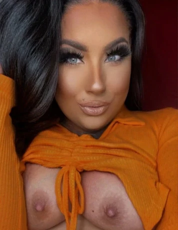 Curvy Chayenne