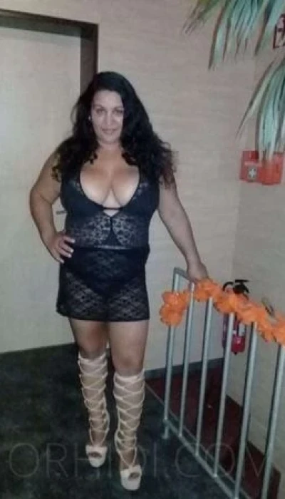 Yazmin geil - sehr üppig
