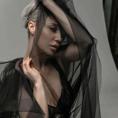 Sorana Feurige Blondine