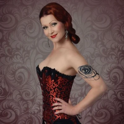Alexandra, Str*p *n Lady