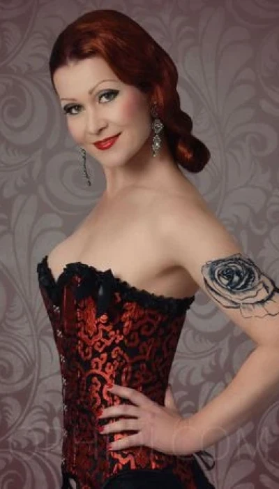 Alexandra, Str*p *n Lady