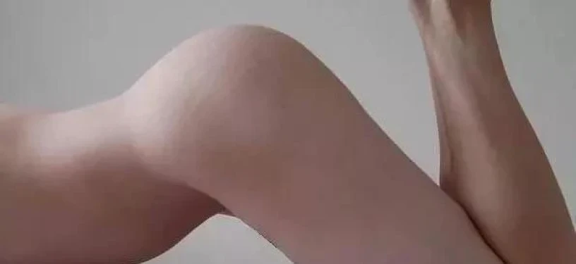 Verlegen Man Zoekt Lieve Vrouw