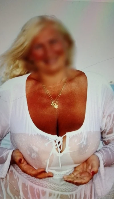 Lena Mit Grossen Brusten Und Erfahrung