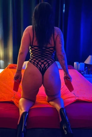 Curvy Sunny