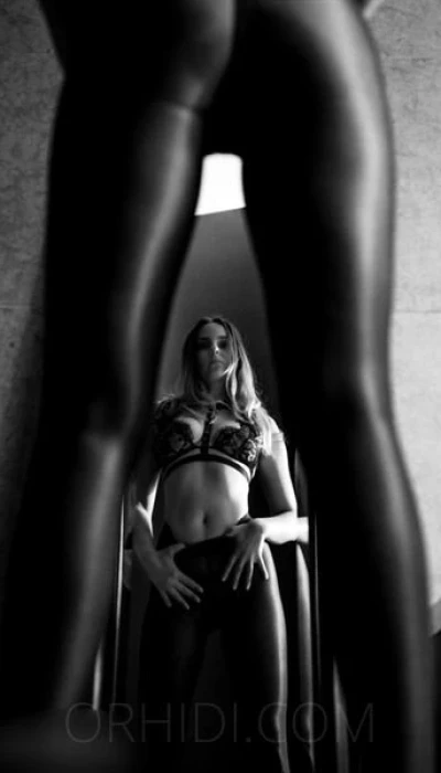 DOMINA LADY LARA