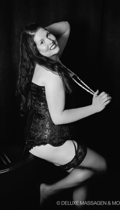 Amelie Bei Deluxe Massage More