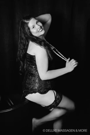 Amelie Bei Deluxe Massage More