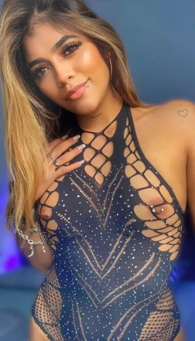 Belinda im Massage Palast