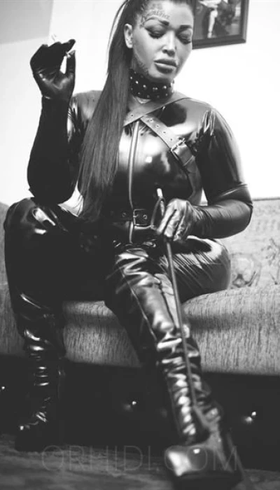 Domina Vicky