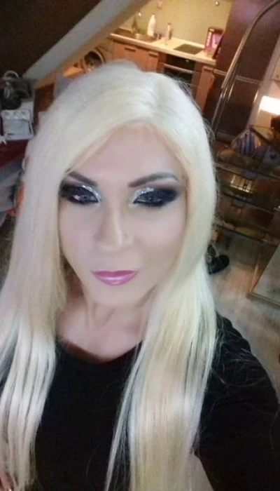 Neu Trans Queen Beyonce
