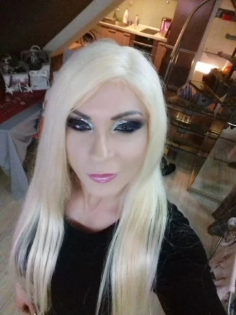Neu Trans Queen Beyonce