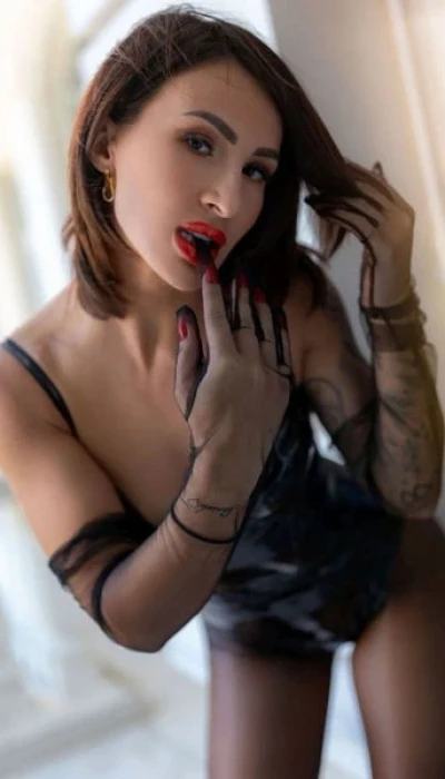 Lady Alira De Vil Im Studio Centric