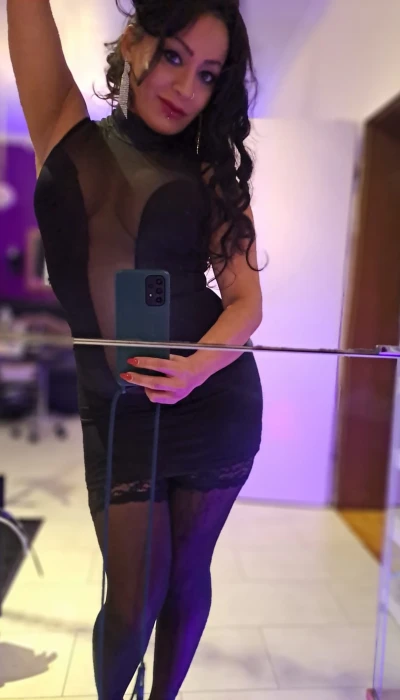 Bizarrluderleyla