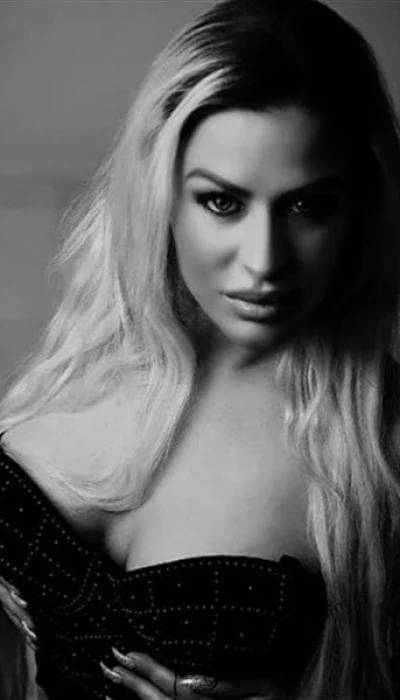 German Emily Curvy