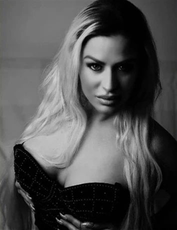 German Emily Curvy