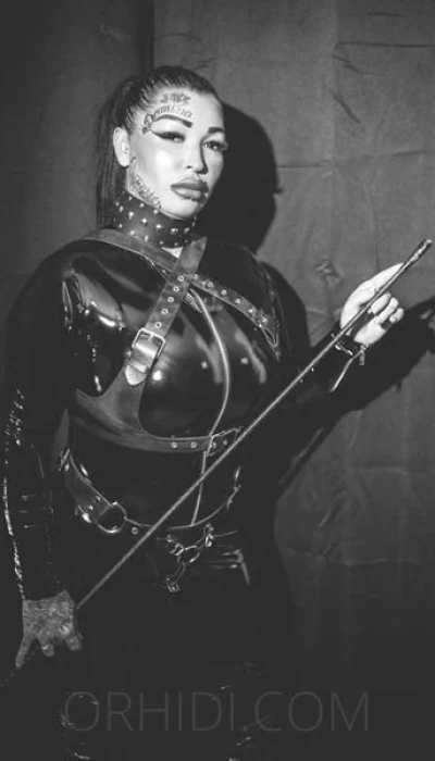 Domina Vicky