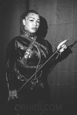 Domina Vicky