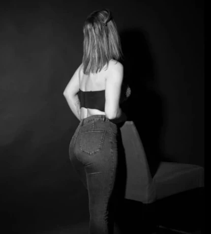 Andrea Nur Escort