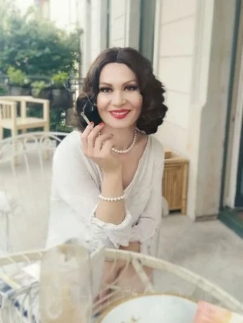 Alexandra, Str*p *n Lady