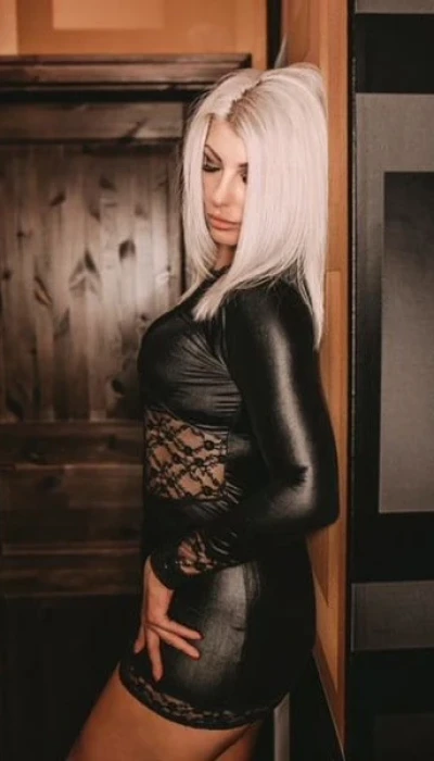 Angela* NEU