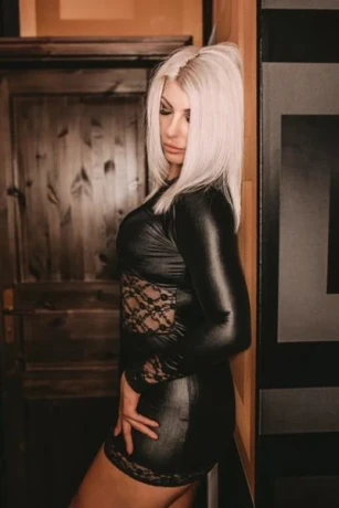 Angela* NEU