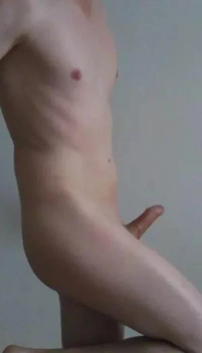 Verlegen Man Zoekt Lieve Vrouw