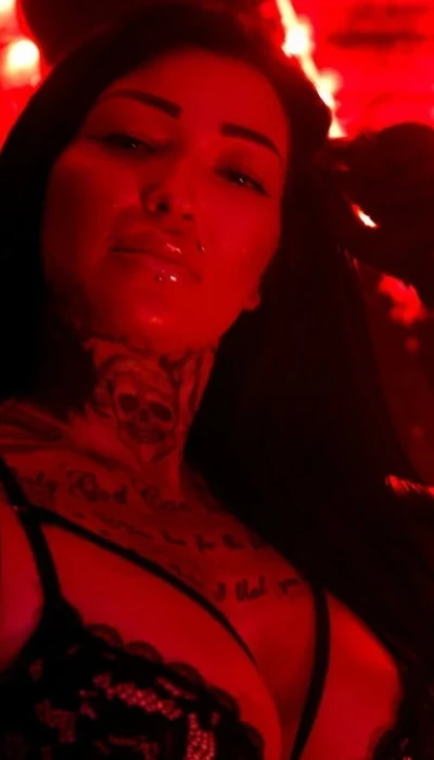 Domina Vicky