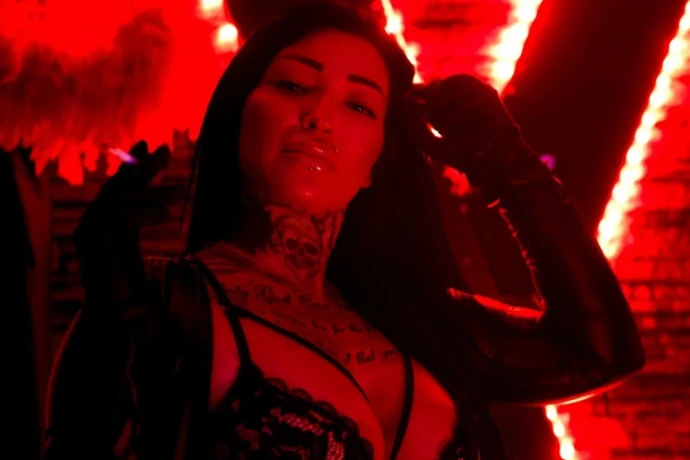 Domina Vicky