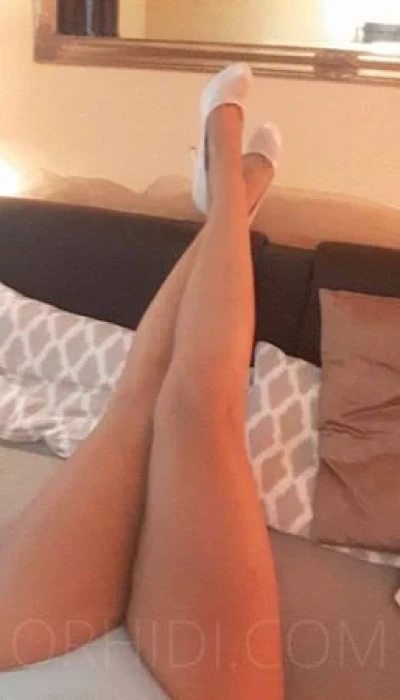 SQU*RTING & FF  LAURA