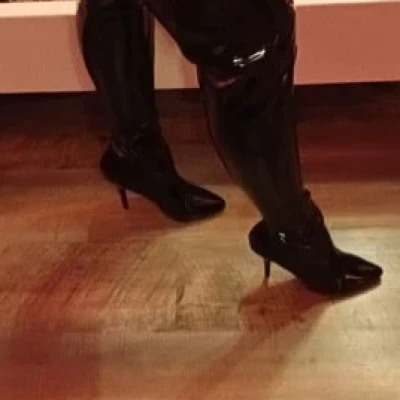 Michelle Im Haus 76