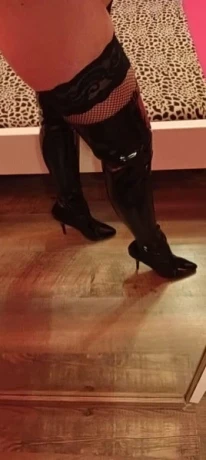 Michelle Im Haus 76