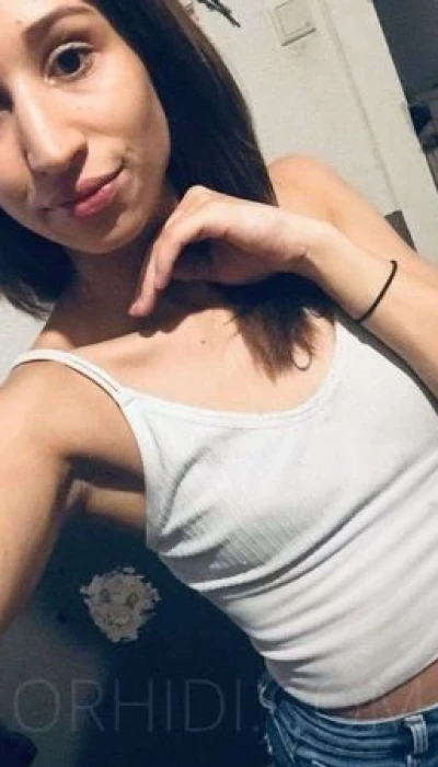 Skinny-Valeria