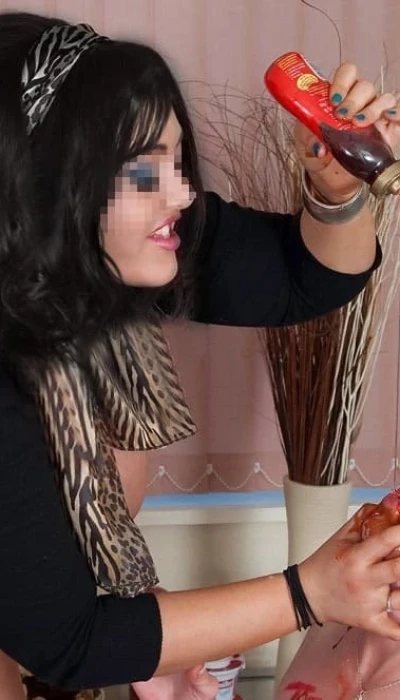 Bizarre Lady Hanna