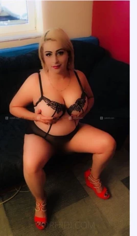 Bi-girls Desi  & Roksana