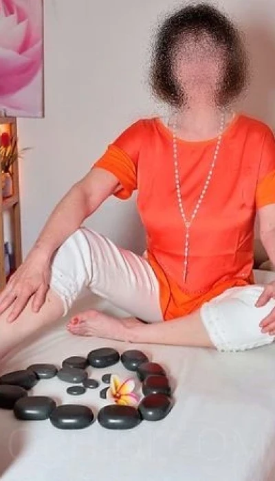 Charmante Wellness & Massage Therapeutin