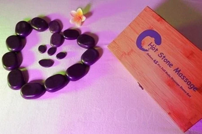 Charmante Wellness & Massage Therapeutin