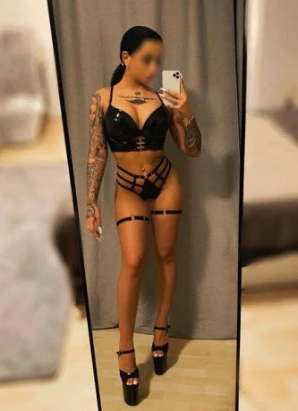 Hot Selina
