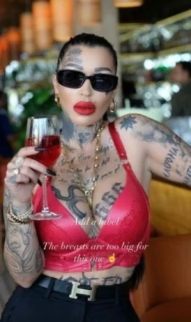 Domina Vicky