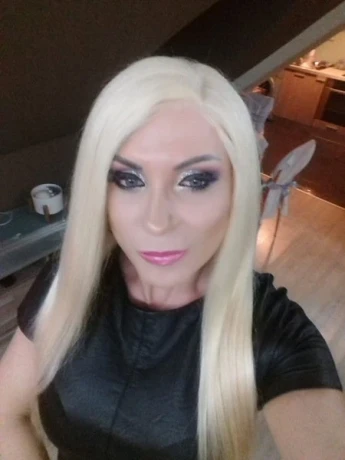 Neu Trans Queen Beyonce