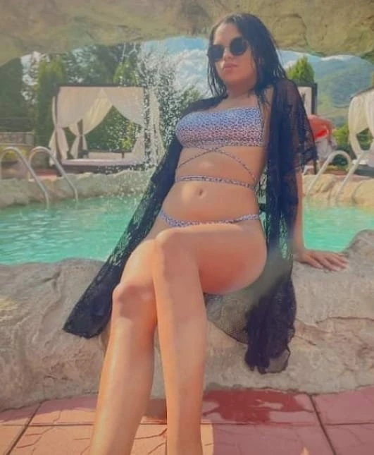 Aneliya8