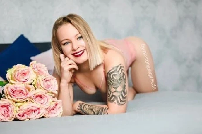 Mona Blonde Bombe