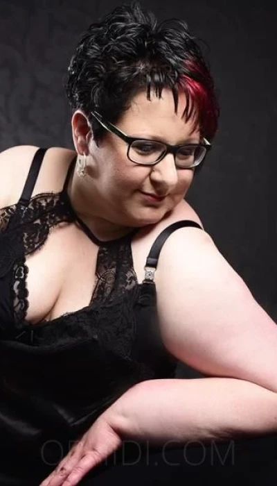 LILLY - DEUTSCHES PLUS SIZE MODELL