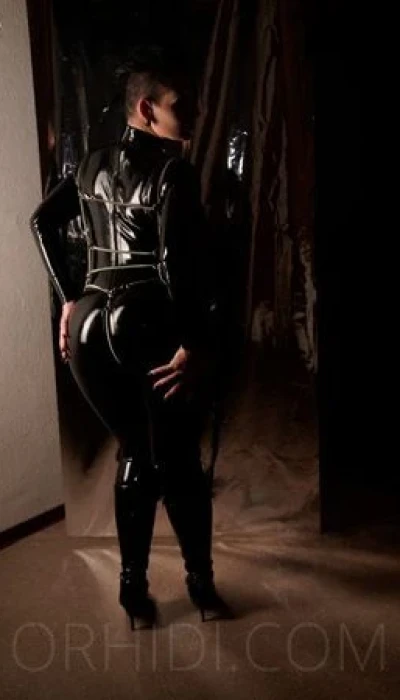 Queen Mona / Fr. Dr. Mona